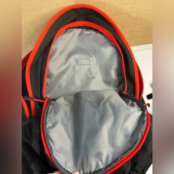 The North Face Jester Backpack Black Red Gray - Picture 3 of 14